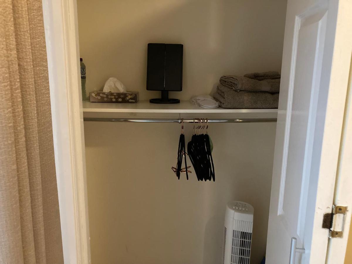 Comfortable Room With Private Balcony And Shared House Londen Buitenkant foto